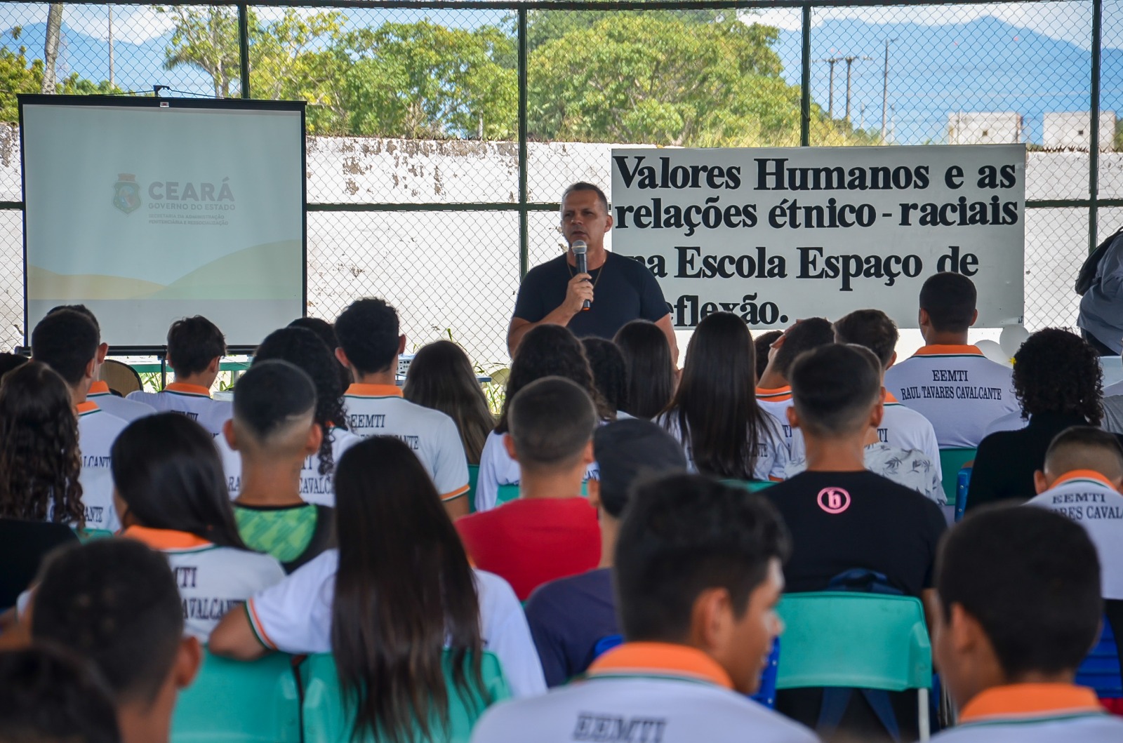 Secretário Mauro Albuquerque ministra palestra para alunos da Escola de Ensino Médio em Tempo Integral Raul Tavares Cavalcante
