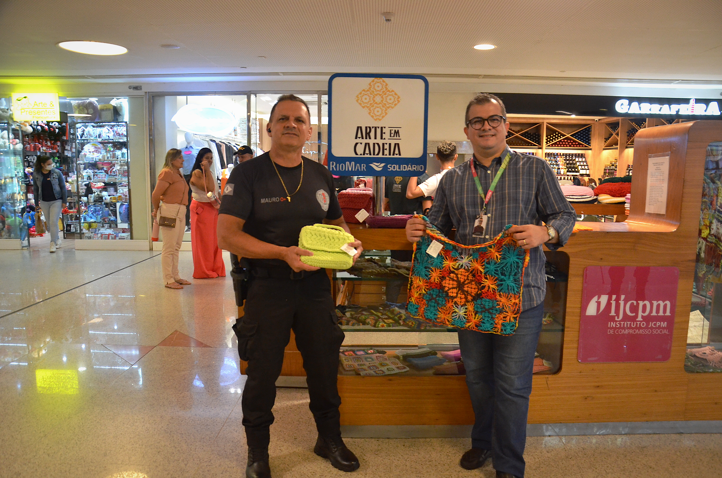 Artesanato produzido por internos do sistema prisional cearense chega ao Shopping Riomar Fortaleza