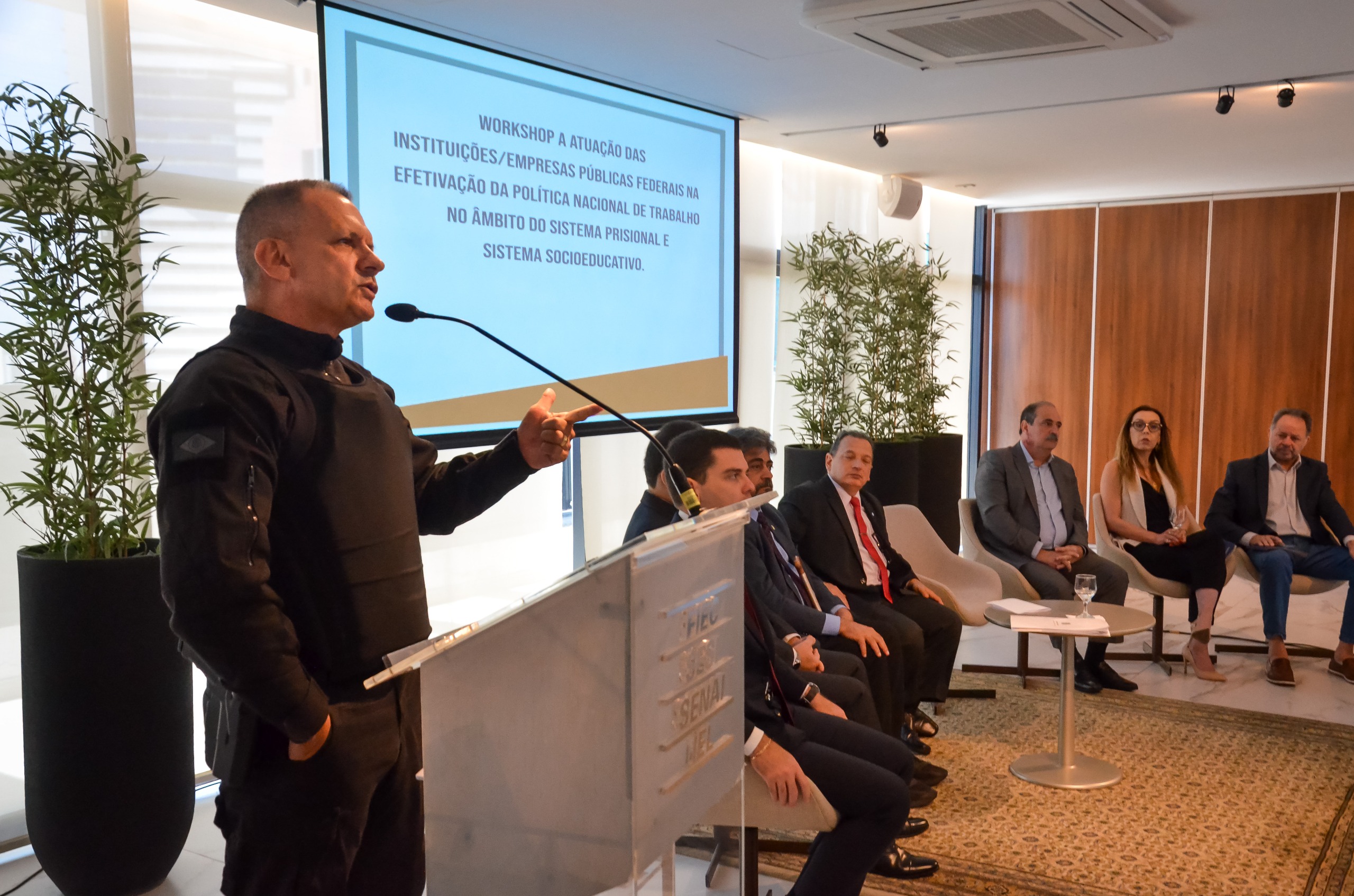 Secretário Mauro Albuquerque participa de workshop com órgãos federais para debater cotas de trabalho para egressos do sistema prisional