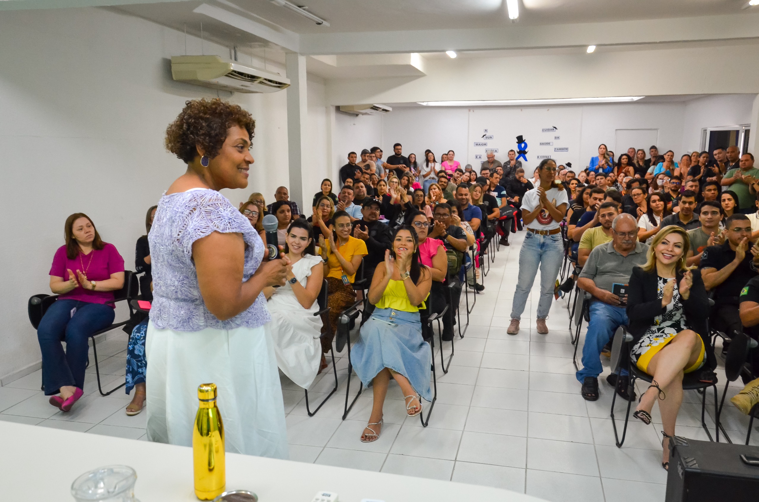 Secretária da igualdade racial Zelma Madeira ministra palestra sobre reconhecimento étnico racial e combate ao racismo institucional para servidores do sistema prisional