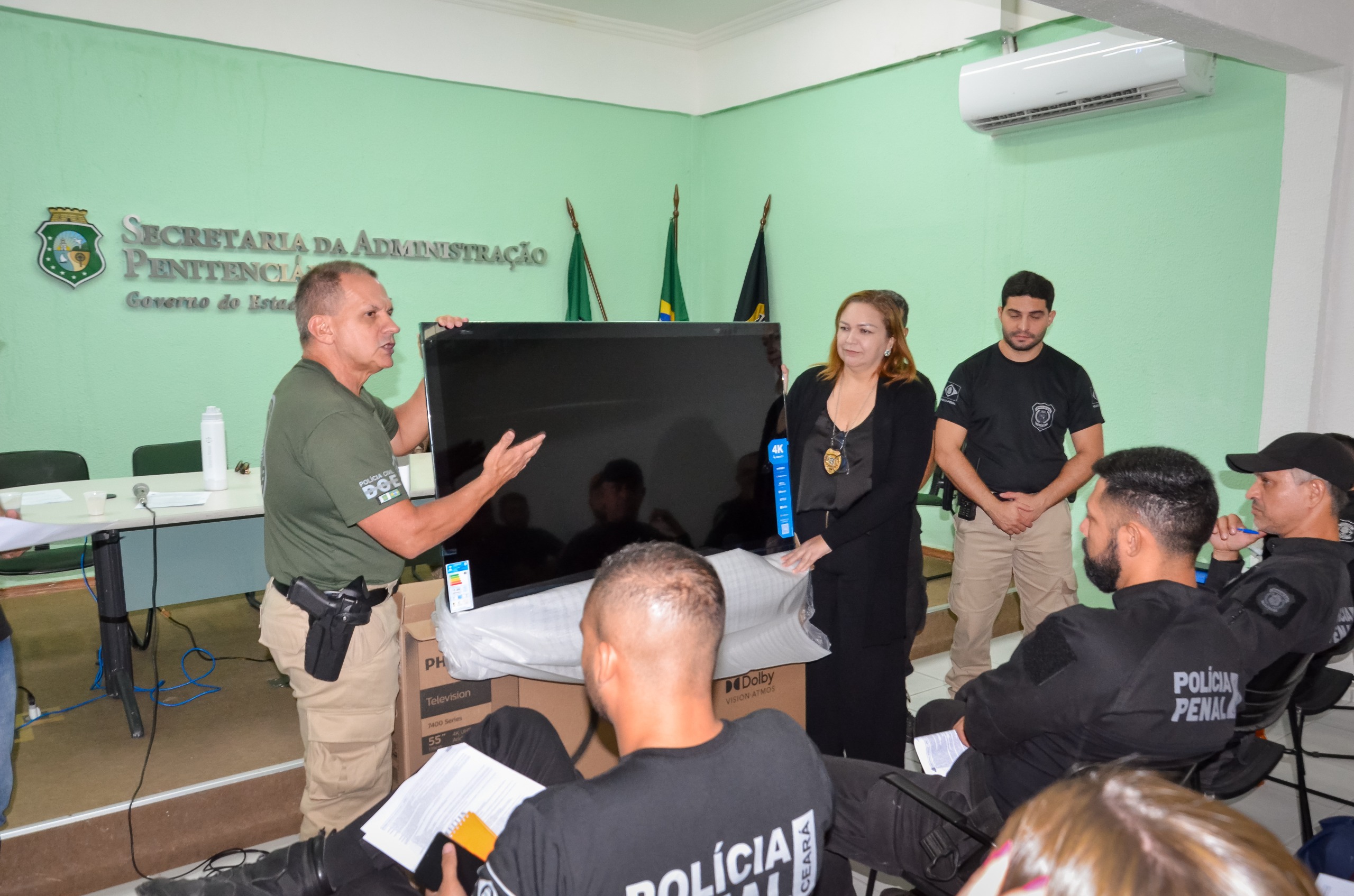 Secretaria Nacional de Políticas Penais entrega 45 televisores para programas de educação dentro das unidades prisionais do Ceará
