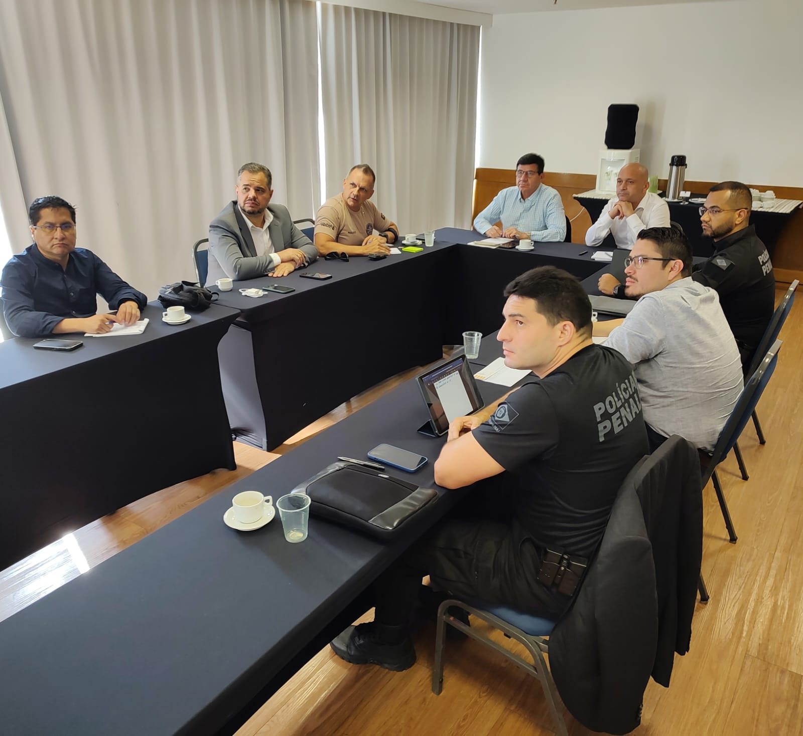 Secretário Mauro Albuquerque apresenta experiência do Ceará às autoridades do Governo Federal do Equador