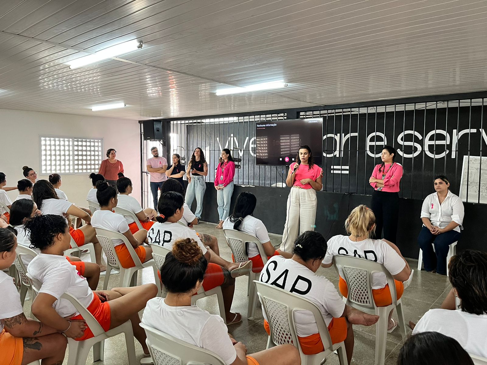 SESA e SAP promovem palestra de conscientização sobre Câncer de Mama para internas do sistema prisional em alusão ao Outubro Rosa