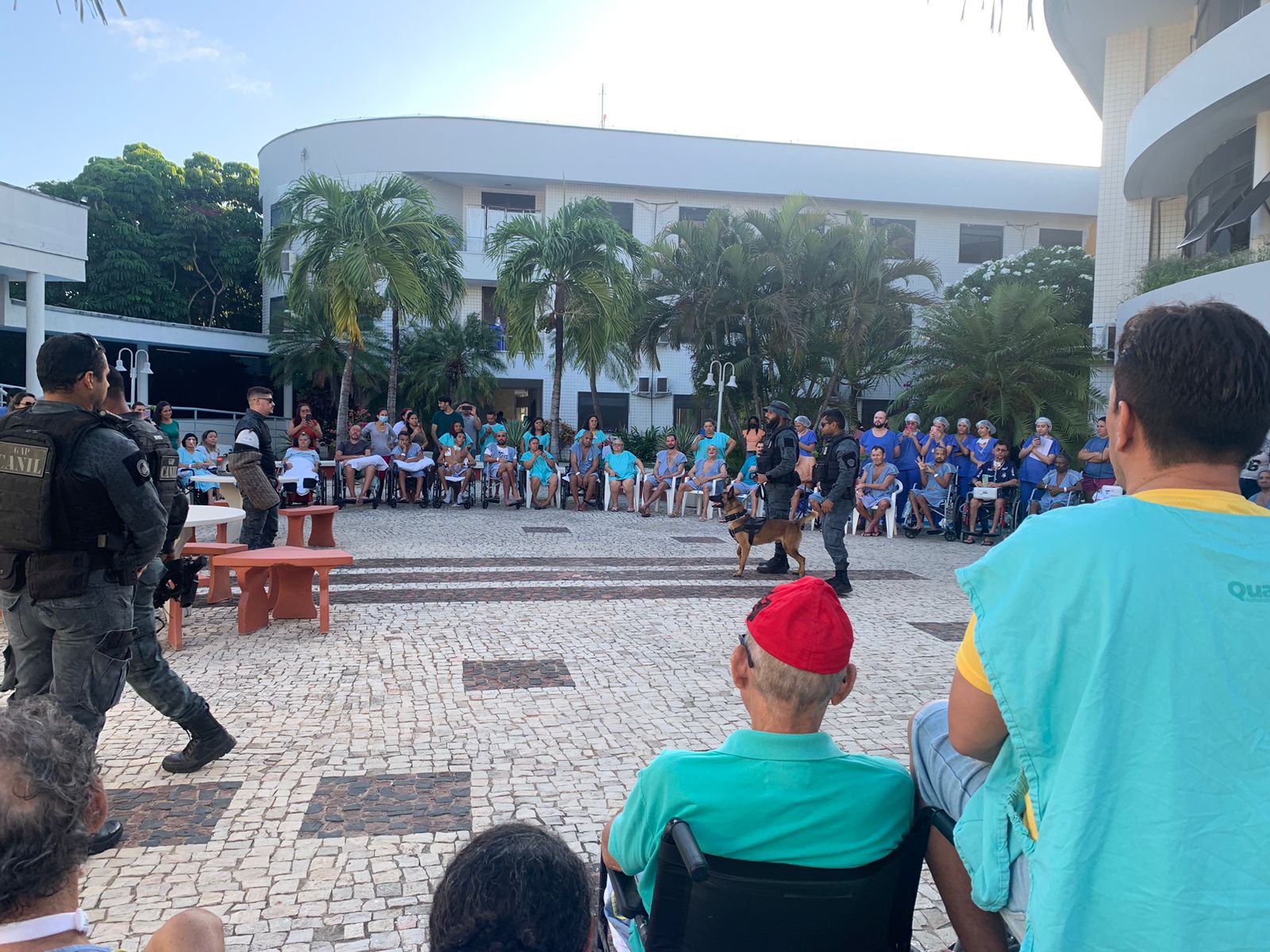 Casa de Cuidados do Ceará recebe ação social com cães policiais do Grupo de Ações Penitenciárias