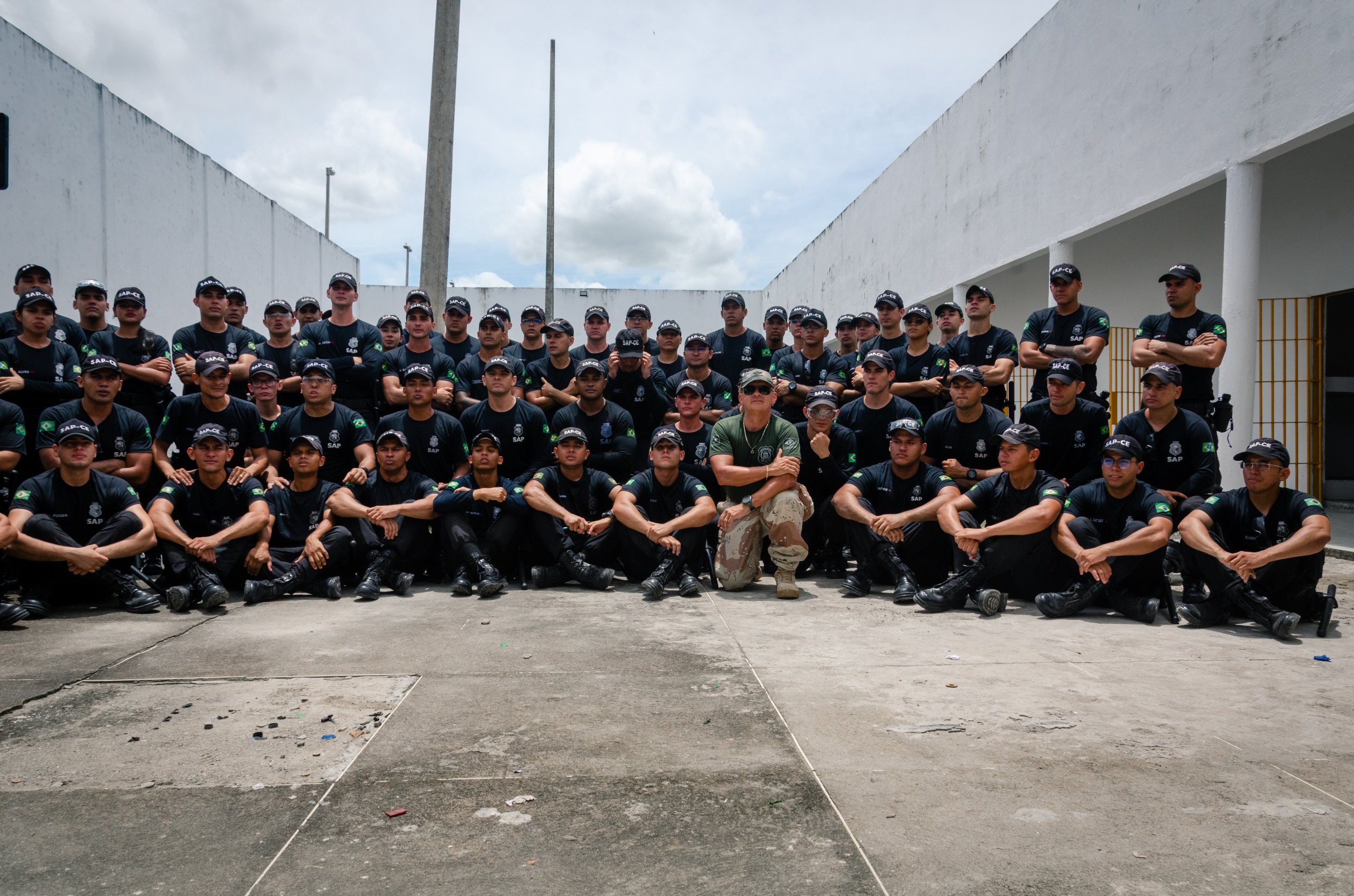 Secretário Mauro Albuquerque ministra aula prática sobre gerenciamento de crise em unidades prisionais para 1ª Turma do Curso de Formação Profissional dos novos policiais penais do Ceará