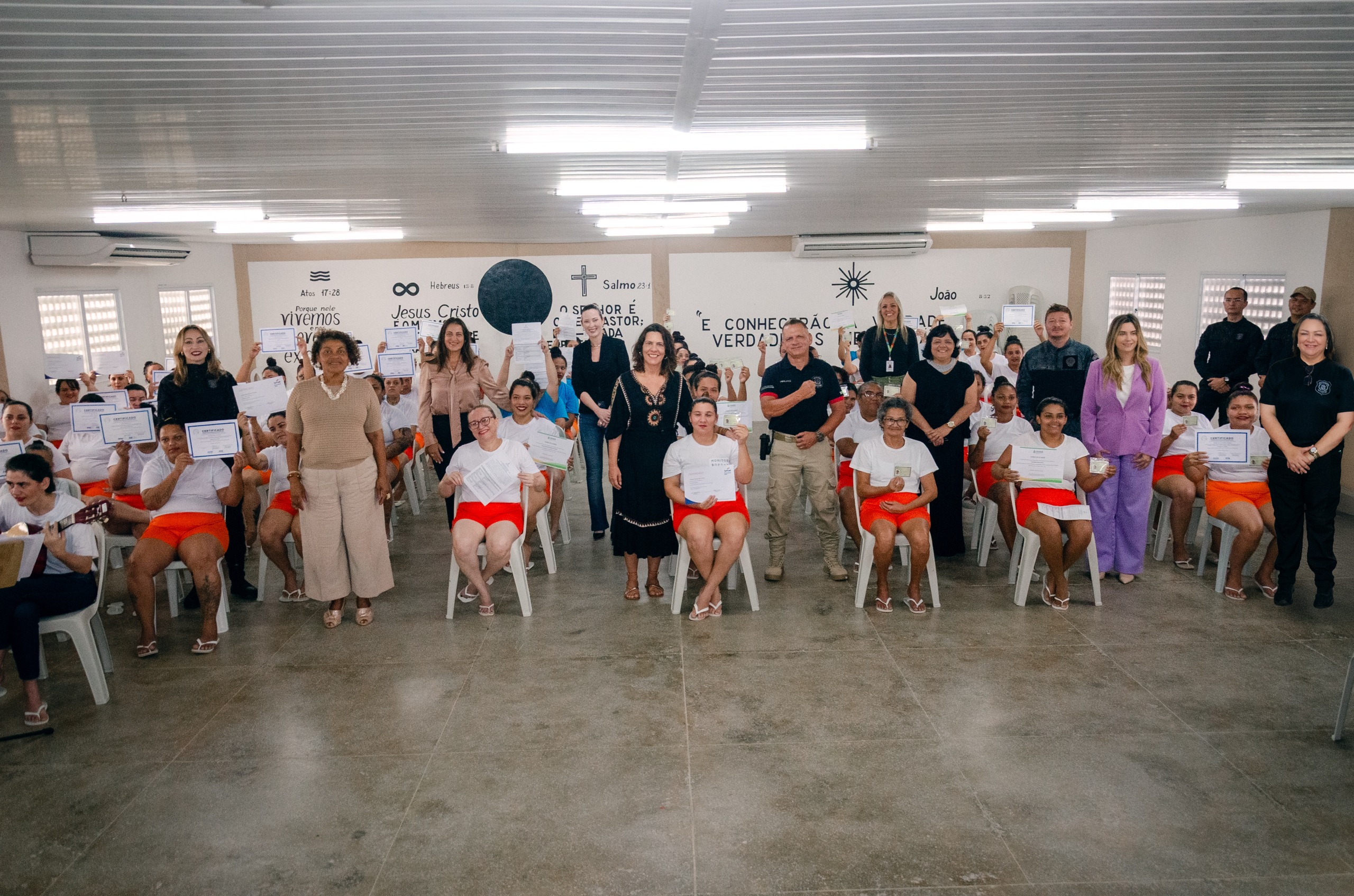 SAP certifica mulheres privadas de liberdade que se destacaram nos projetos de educação, capacitação profissional, trabalho e cultura no sistema prisional cearense