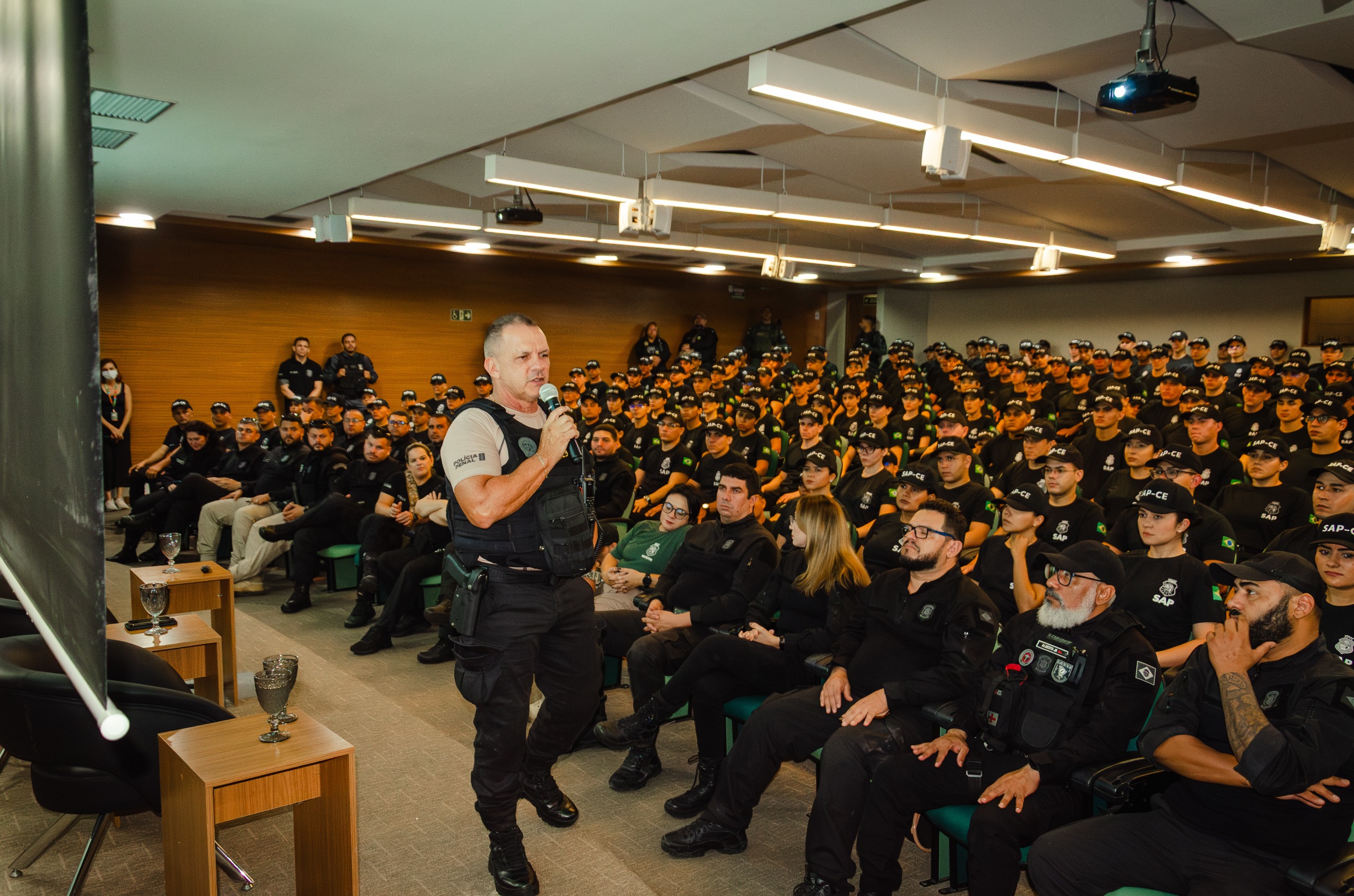 SAP dá início à 3ª Turma do Curso de Formação Profissional da Polícia Penal do Ceará com aula magna do secretário Mauro Albuquerque