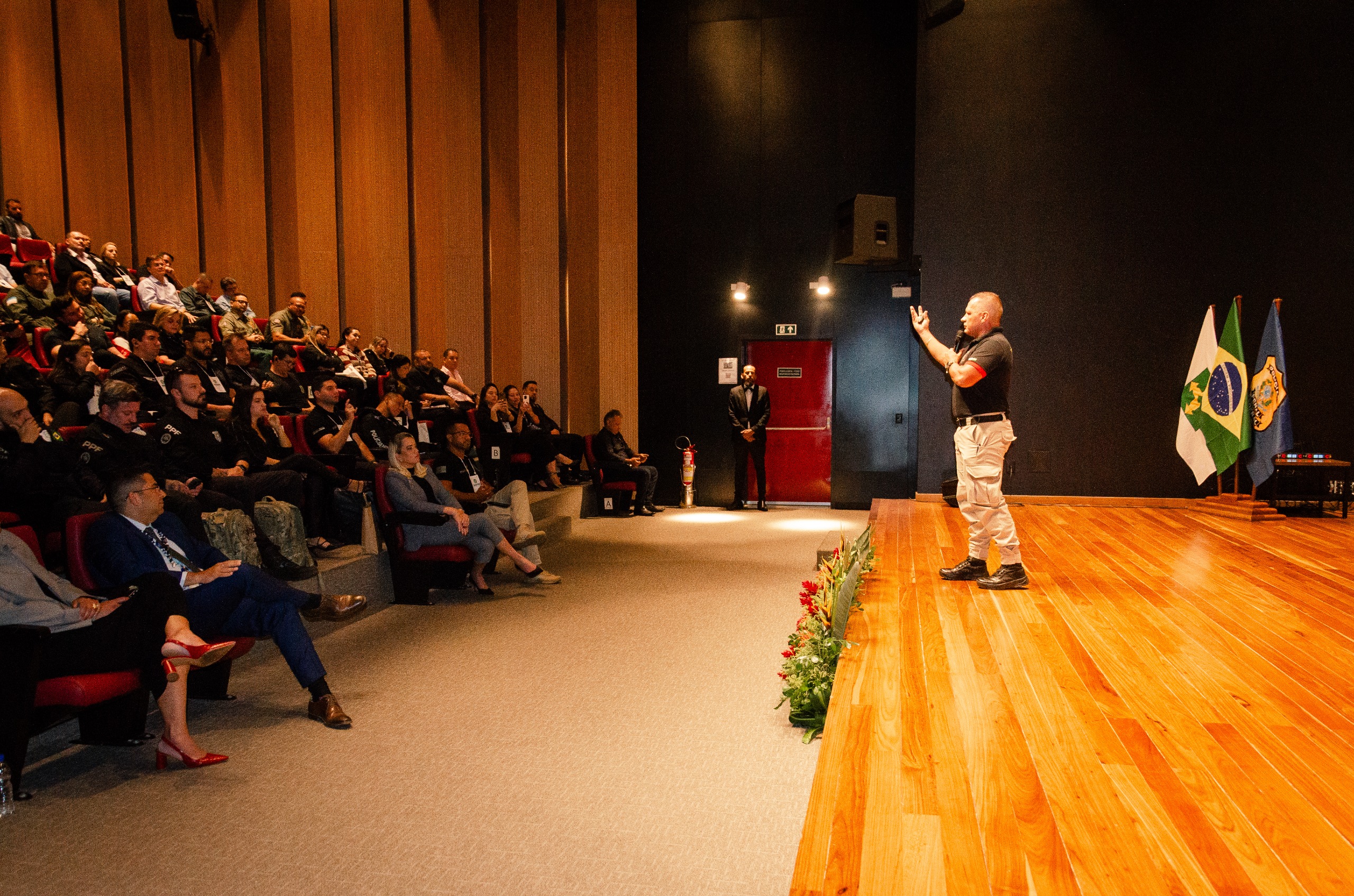 Secretário Mauro Albuquerque ministra palestra sobre “A Importância da Segurança Prisional na Atividade de Ressocialização” no 3º Encontro Nacional de Diretores de Unidades Prisionais