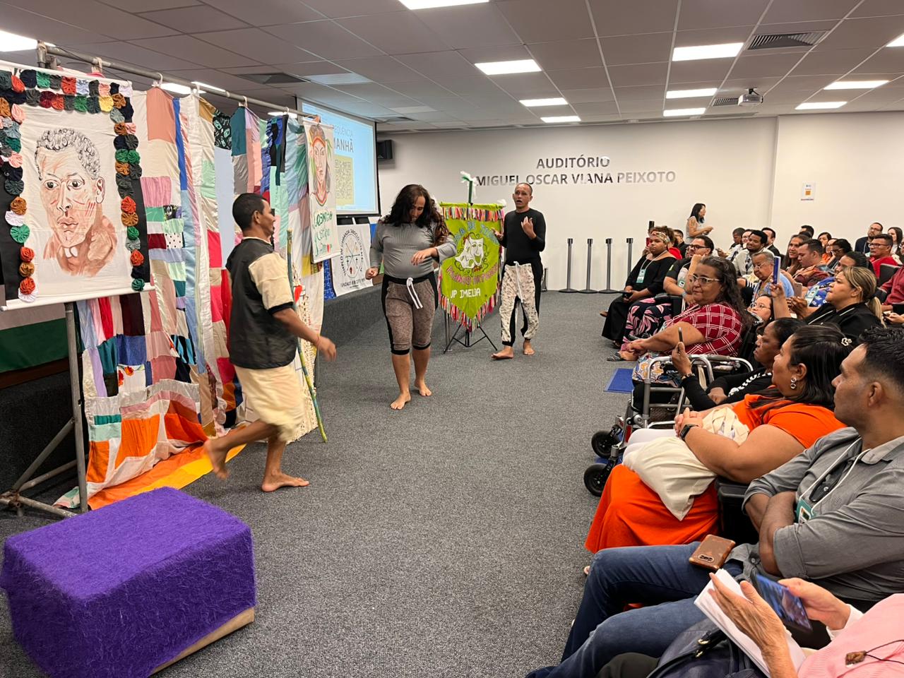Internos da Unidade Prisional Irmã Imelda Lima Pontes participam da 6ª Conferência Estadual dos Direitos Humanos do Ceará com apresentação teatral sobre Consciência Negra