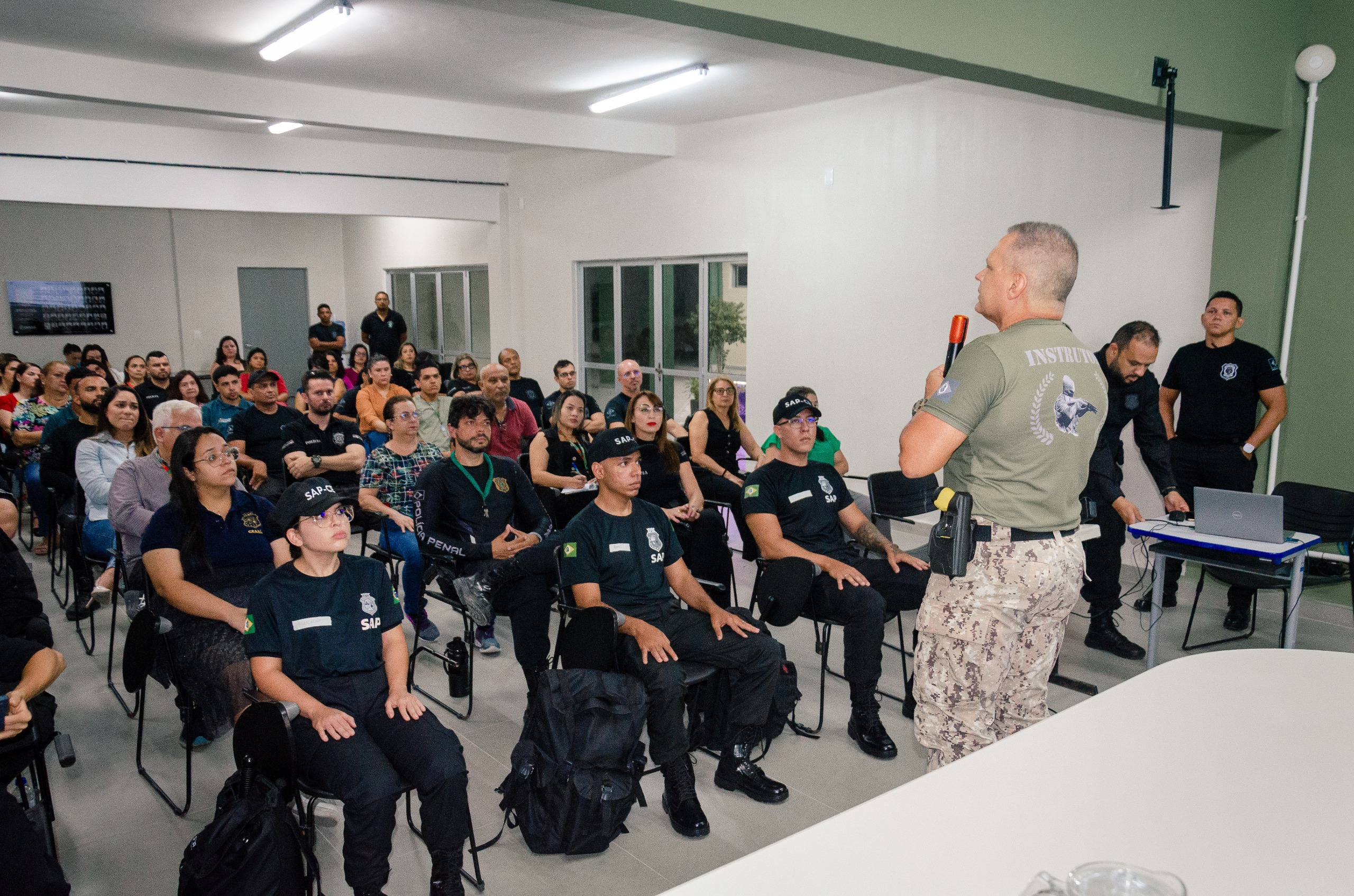 Palestra do secretário Mauro Albuquerque abre 4ª turma do curso de formação dos alunos que concorrem ao cargo de policial penal do Ceará