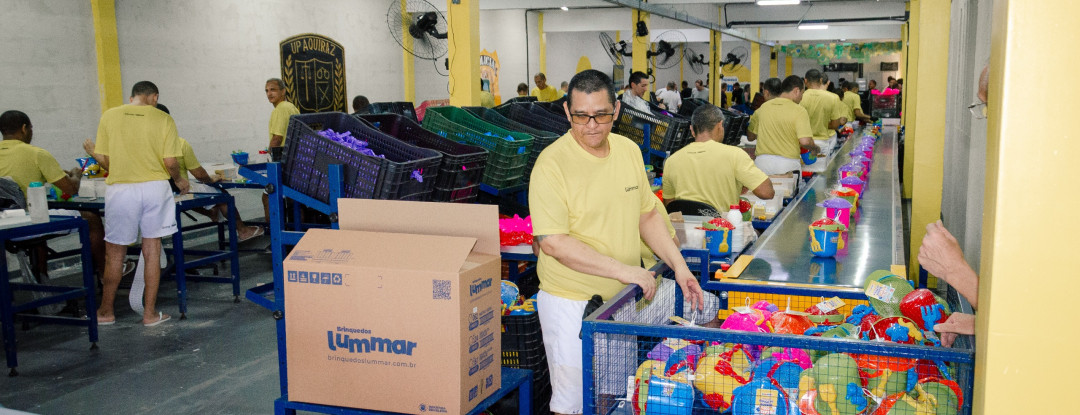 Fábrica de brinquedos é inaugurada na Unidade Prisional de Aquiraz