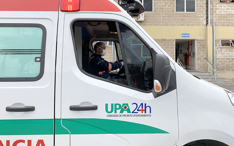 Vidas sobre rodas: a rotina de quem atua nas ambulâncias das UPAs em meio à pandemia