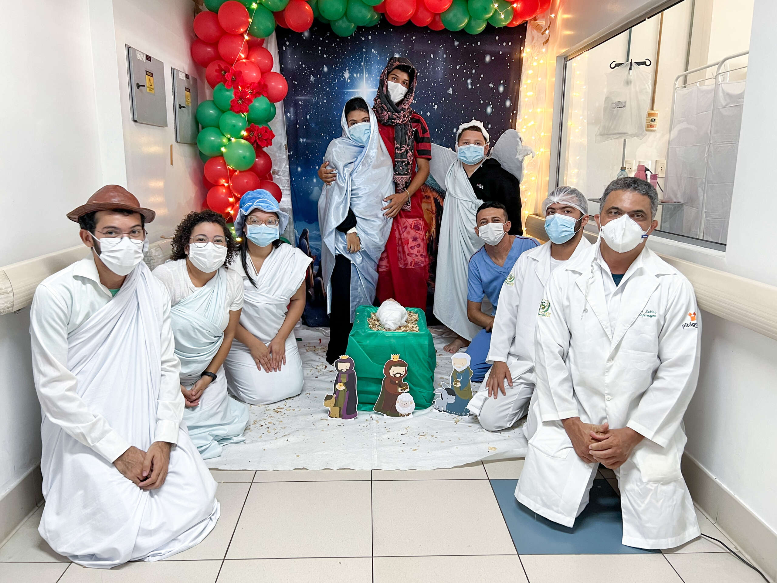 Pacientes pediátricos do HGF participam de atividade com presépio vivo