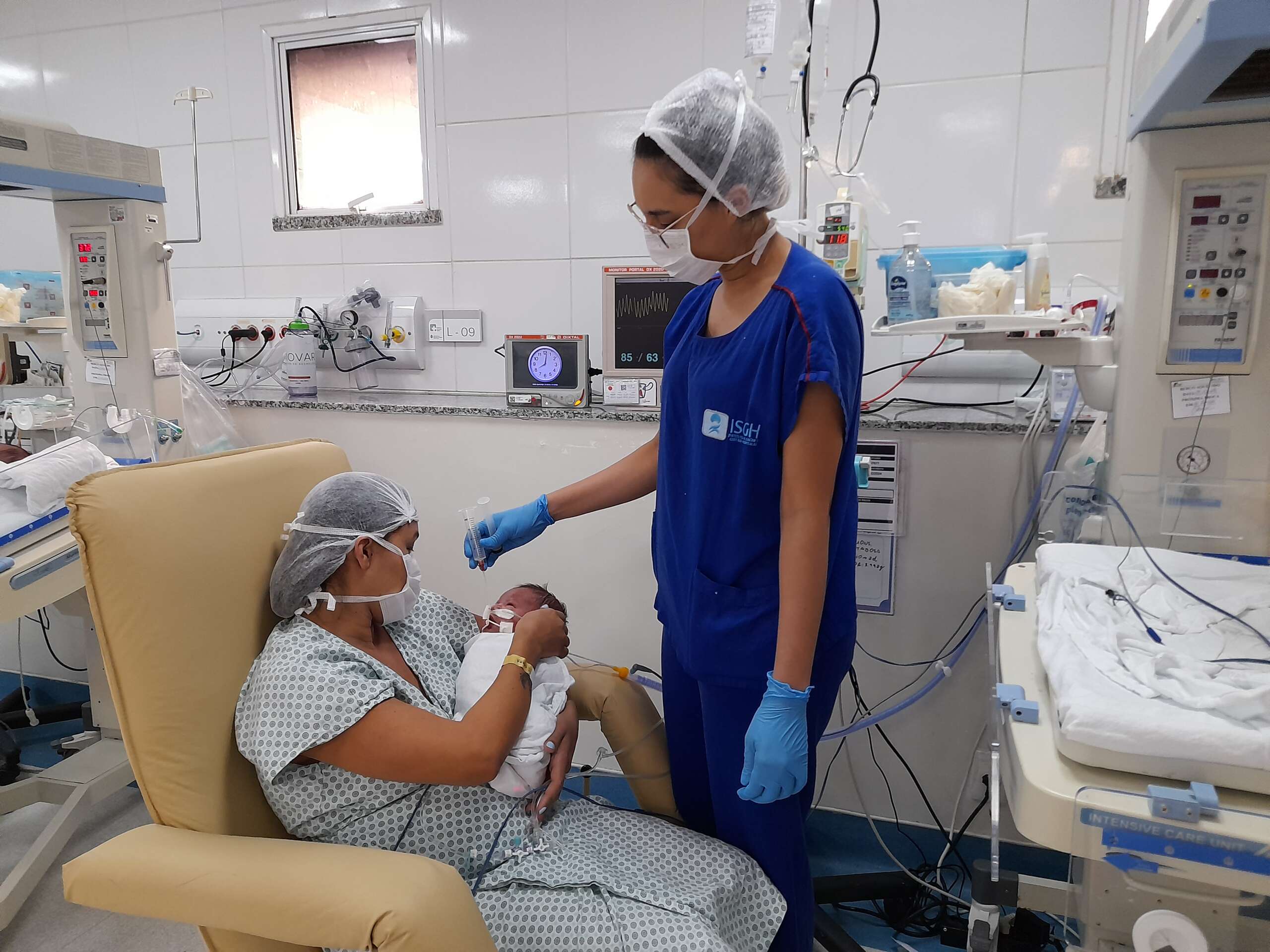 Hospital Regional Norte incentiva amamentação à beira leito em Sobral