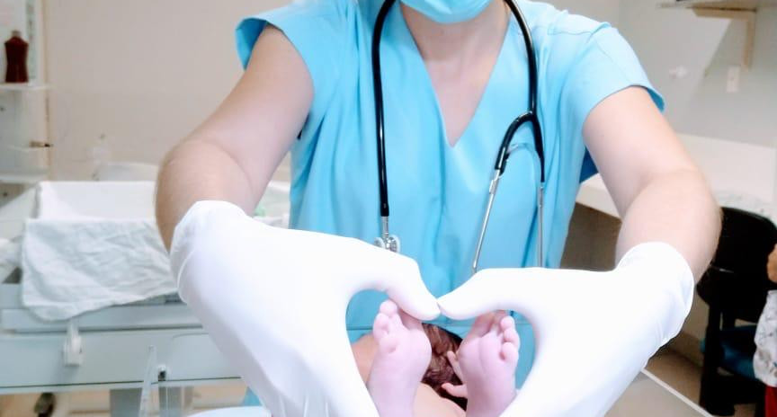 Gesto de amor e cuidado: teste do pezinho promove diagnóstico precoce para recém-nascidos e protege o futuro do bebê