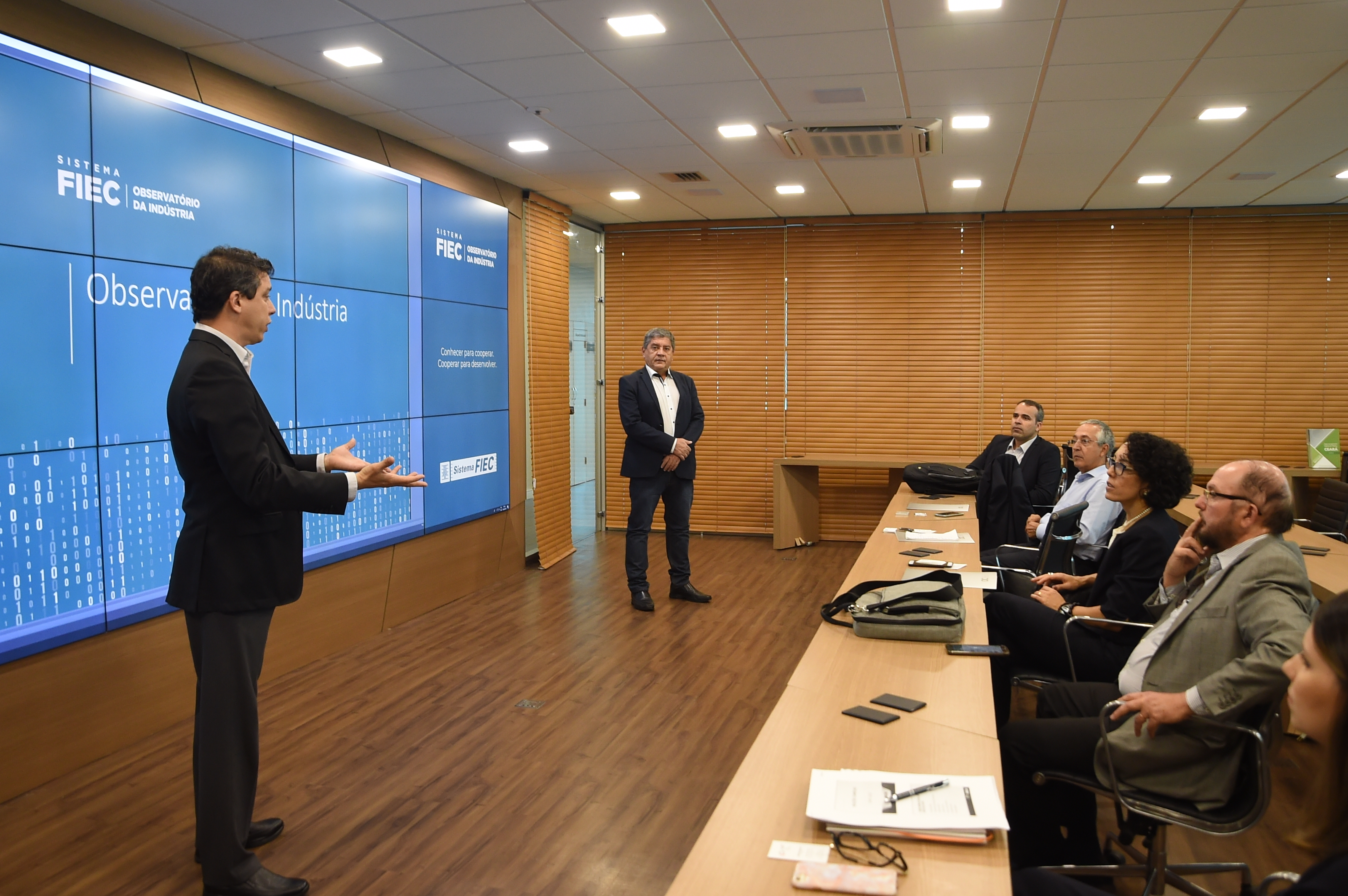 Sedet participa de evento na Fiec onde instituições suíças apresentam oportunidades de negócio aos cearenses