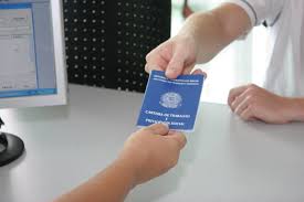 Entrega de Carteiras de Trabalho após reestruturação do SINE/IDT 