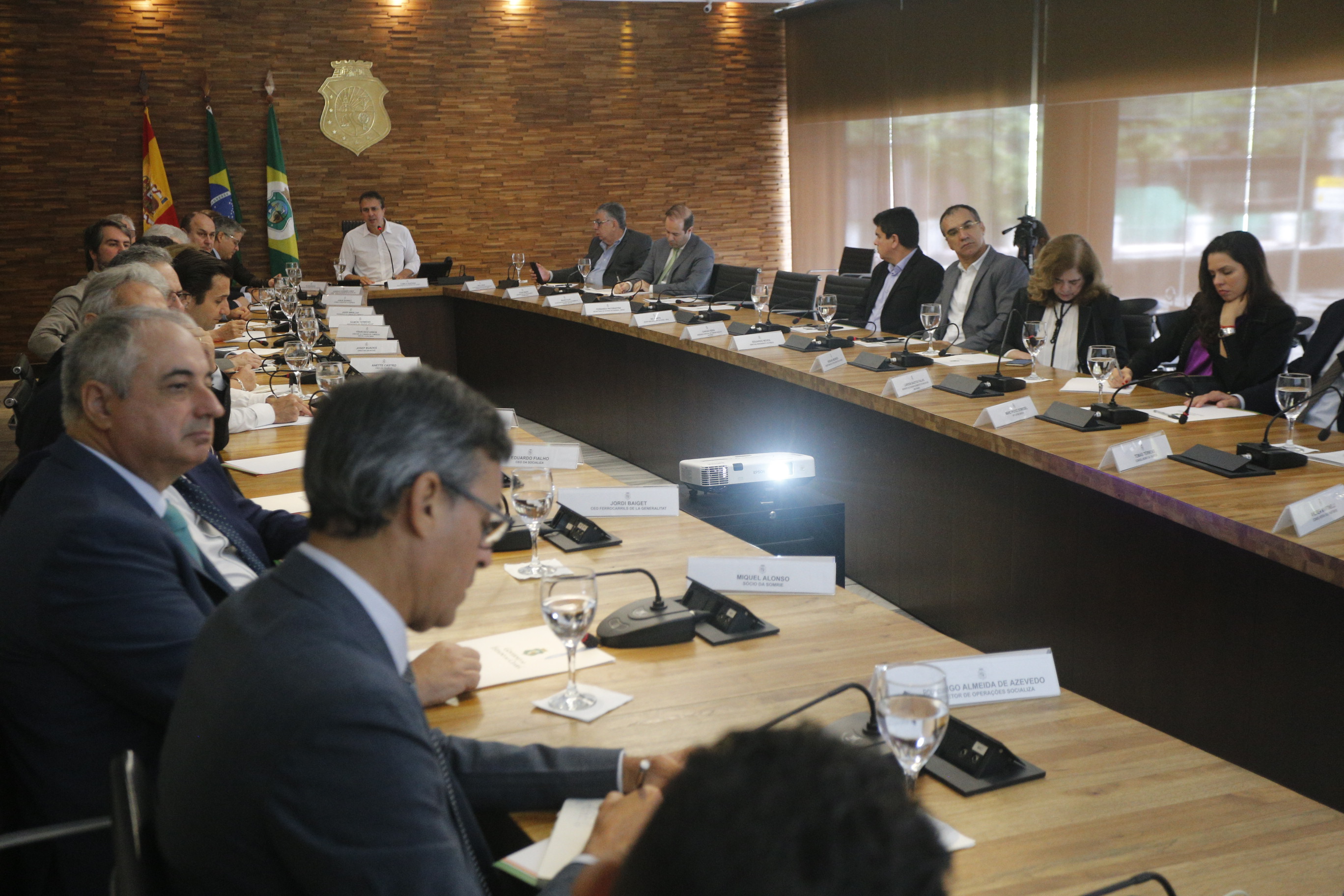 Governo do Ceará se reúne com empresários da Catalunha para tratar de novos investimentos no estado