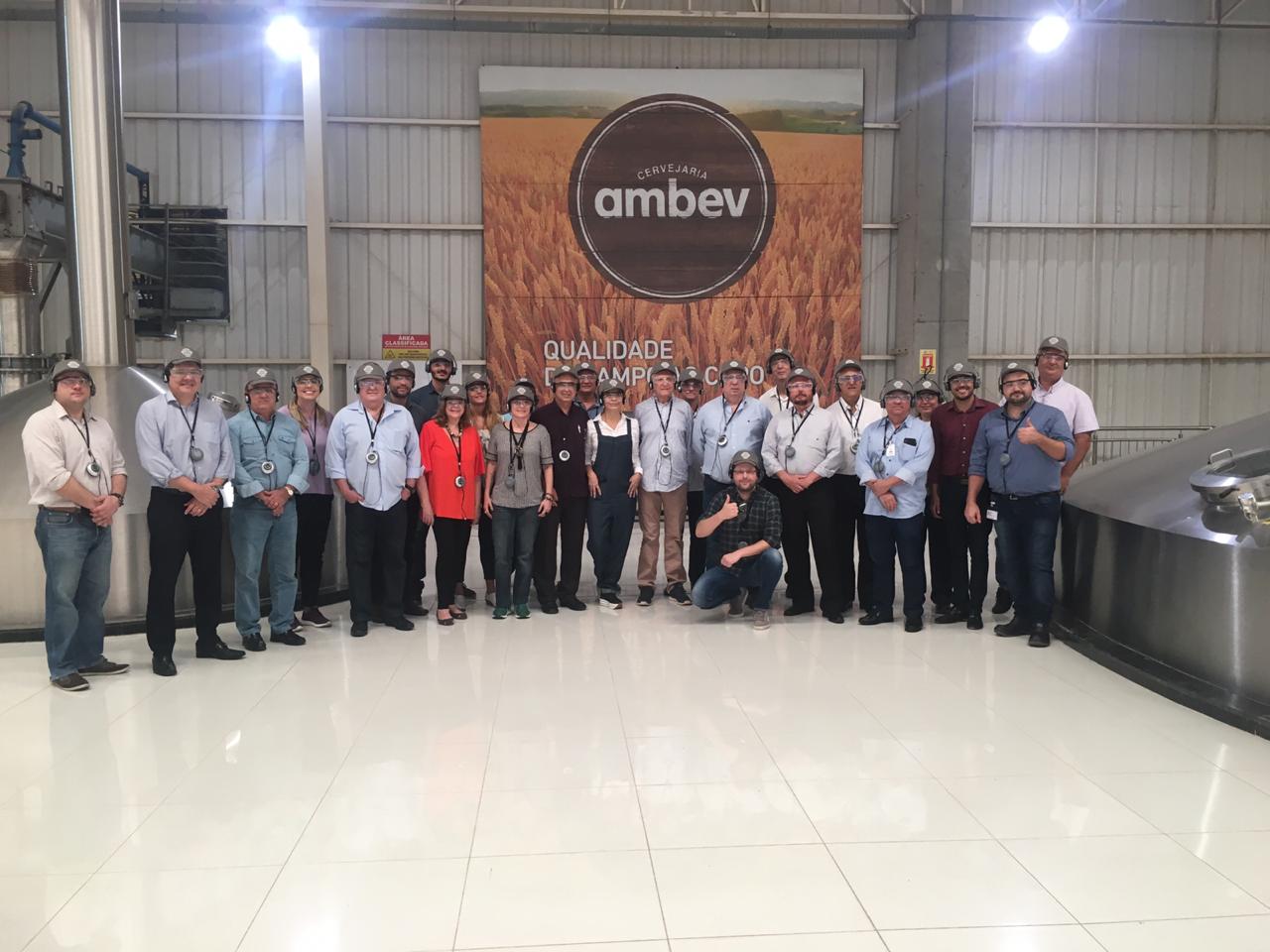 Secretários e técnicos da Sedet visitam cervejaria Ambev, em Aquiraz
