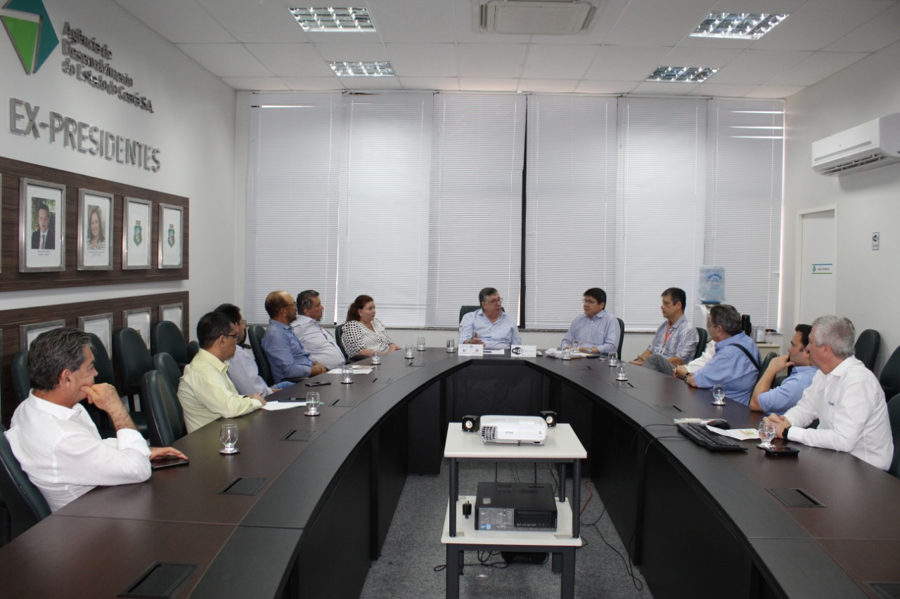 Reunião na Sedet discute fortalecimento das cadeias de avicultura e suinocultura no Ceará