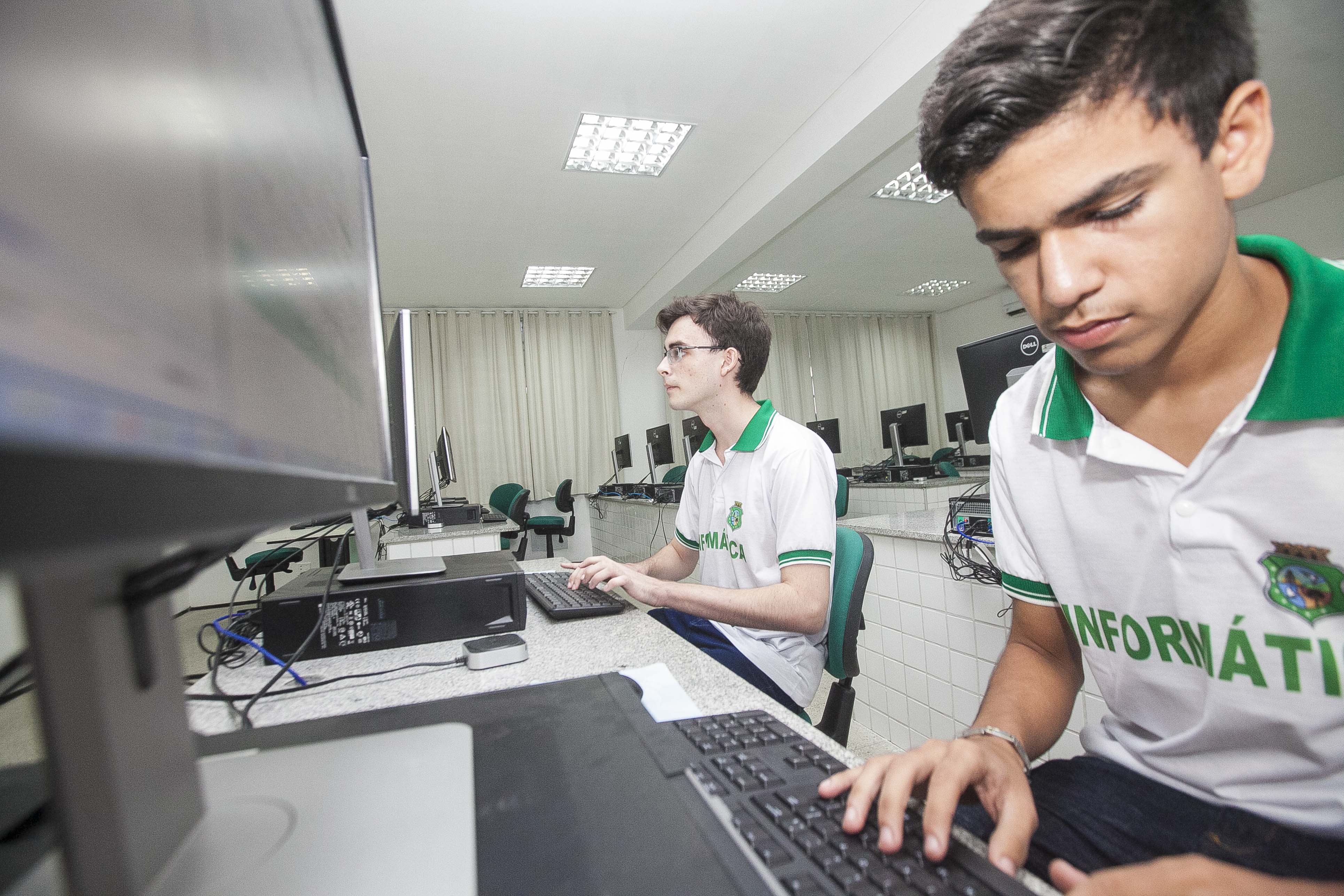 Maior rede pública do Brasil, Cinturão Digital gera empregos e conecta serviços para mais de 90% da população urbana cearense