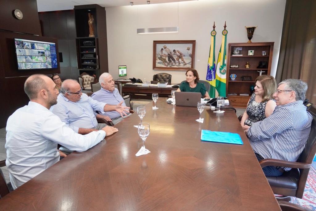 Governadora Izolda Cela recebe investidores da primeira refinaria do Ceará