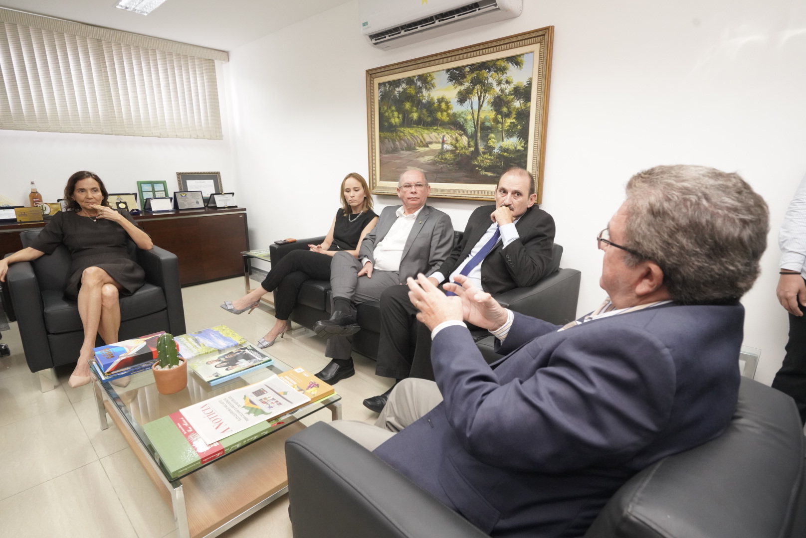 Governadora Izolda Cela se reúne com empresários do Agronegócio em café da manhã na Faec