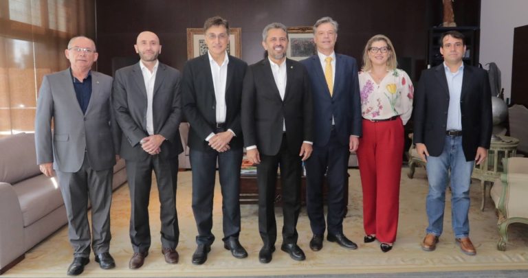 Diretor do Porto de Roterdã tem reunião com governador e diretoria do Complexo do Pecém