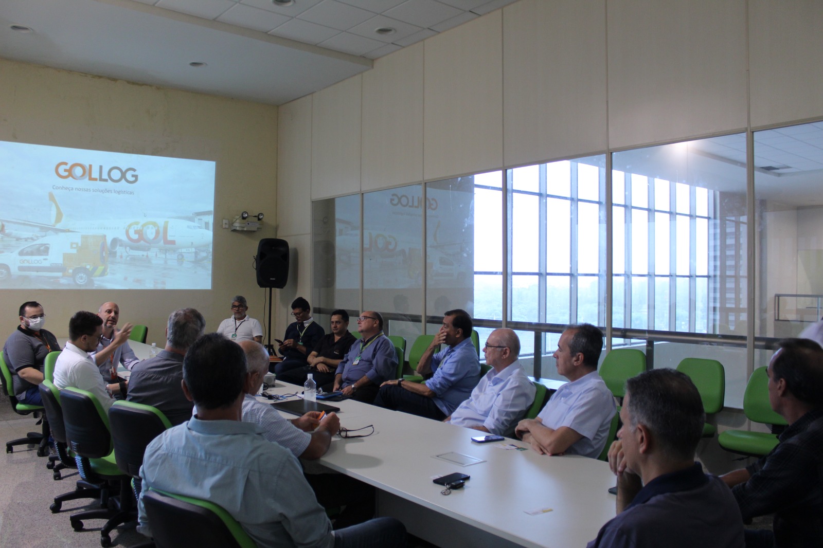 Representantes da GOLLOG participam de reunião na Sedet
