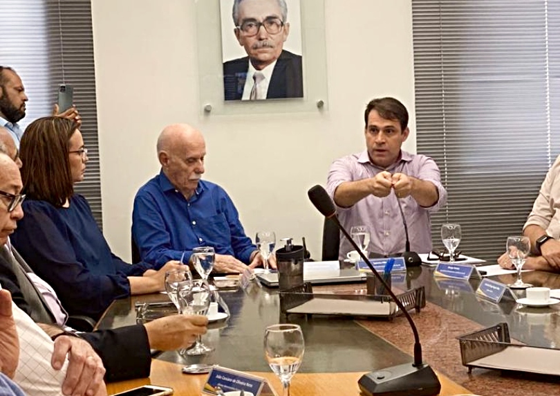 Secretário Salmito Filho discute demandas do varejo cearense em encontro promovido pela FCDL