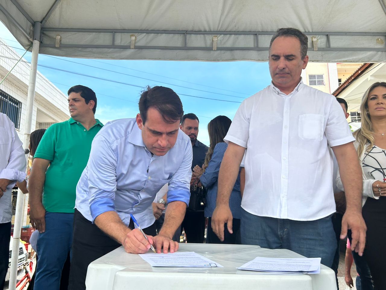 Oportunidades para Quixadá: ordens de serviços são assinadas para instalação de indústria de telhas, construção de estação tecnológica e reforma do mercado público