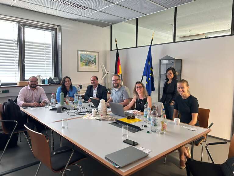 Adece participa de assinatura de memorando de entendimento para pesquisas na área de hidrogênio verde