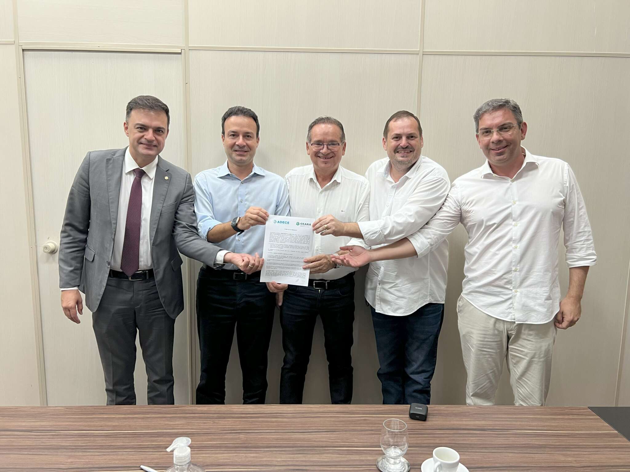 Adece firma acordo para garantir ampliação de indústria alimentícia no Crato