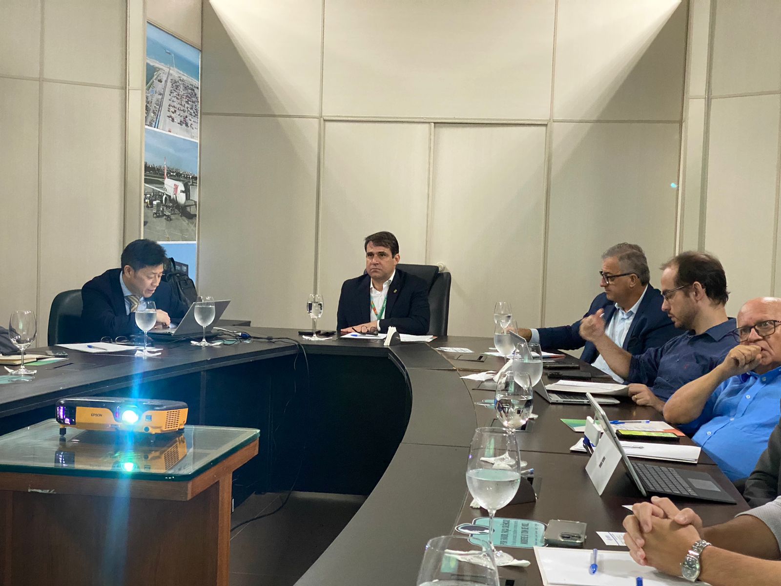 SDE recebe representantes de estatais cearenses para apresentação de road show de empresa chinesa
