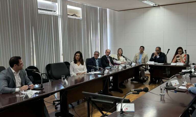Junta Comercial do Ceará participa de reunião em Brasília para discutir modernização e eficiência