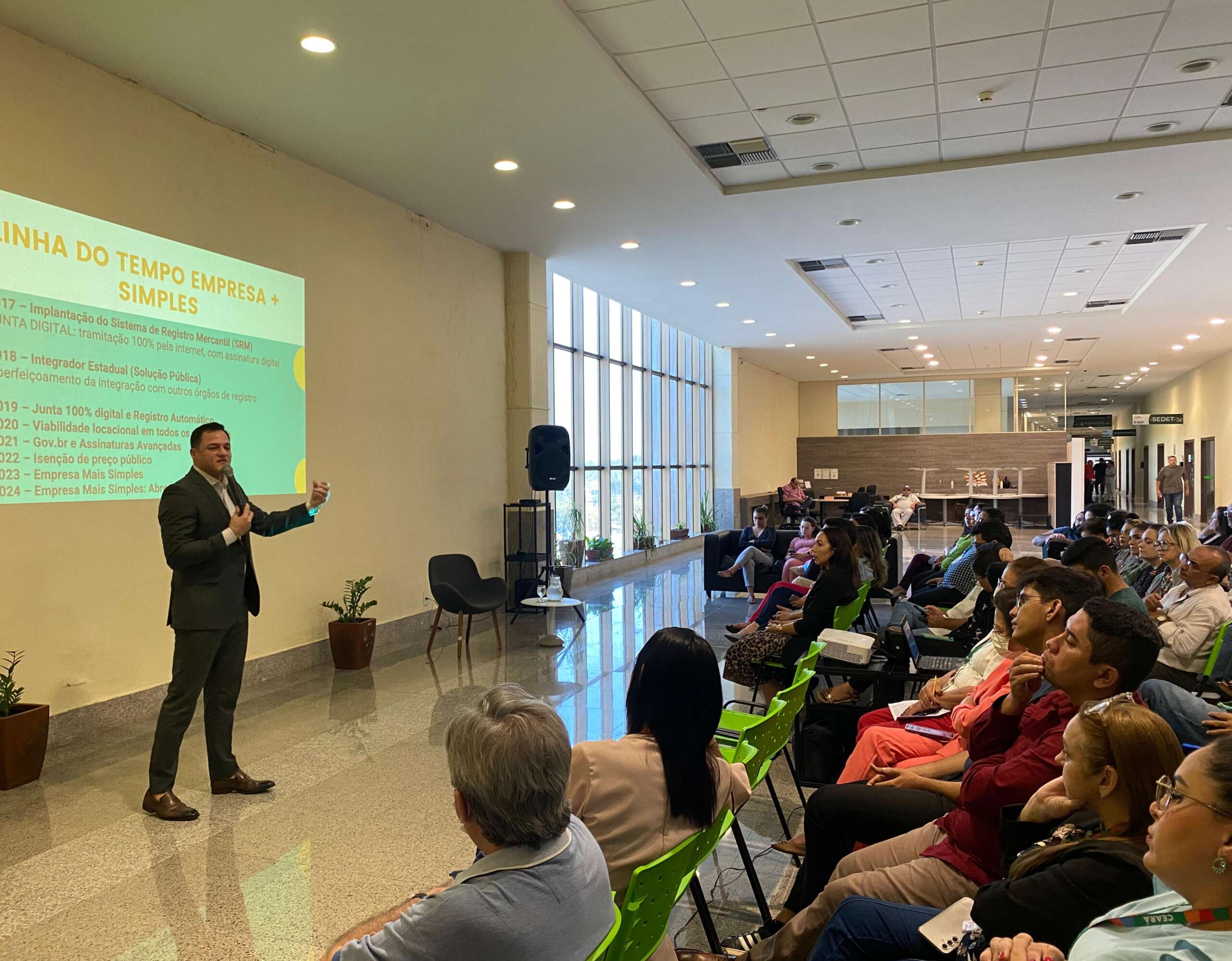 Ciclo de Palestras da SDE debate desburocratização na formalização de negócios com o programa Empresa + Simples