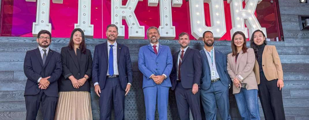Em Nova Iorque, governador Elmano de Freitas participa de reunião com representantes do TikTok