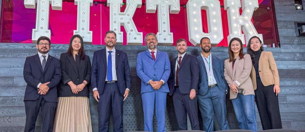 Em Nova Iorque, governador Elmano de Freitas participa de reunião com representantes do TikTok