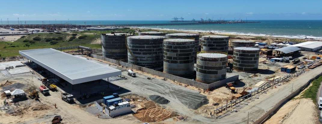 Dia D: Complexo do Pecém avança na consolidação do hub de granel líquido com obras do terminal da Dislub Equador
