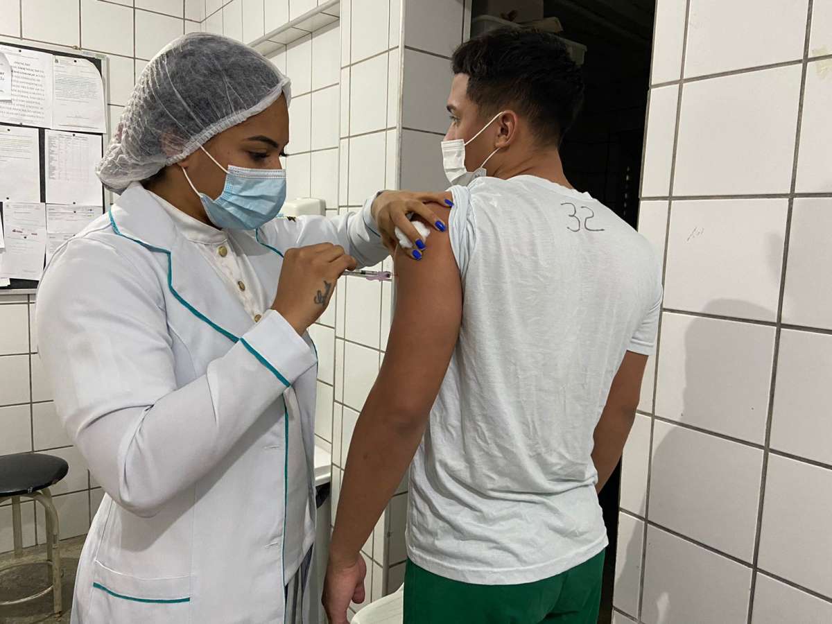 SMS Fortaleza garante esquema de vacinação para adolescentes do sistema socioeducativo