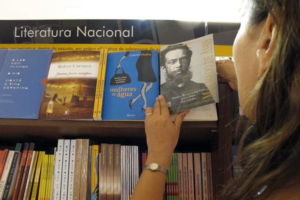 Dia do Bibliotecário é celebrado em encontro de debates na UFC