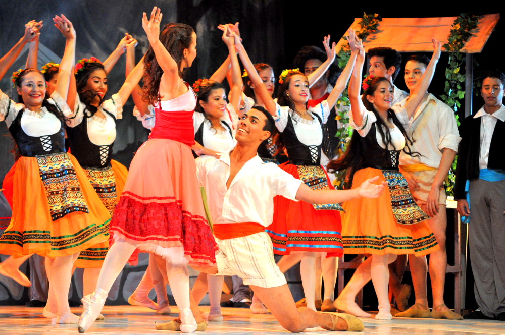 Theatro José de Alencar reserva programação especial e bastante diversificada para as semanas que antecedem as festas de Final de Ano
