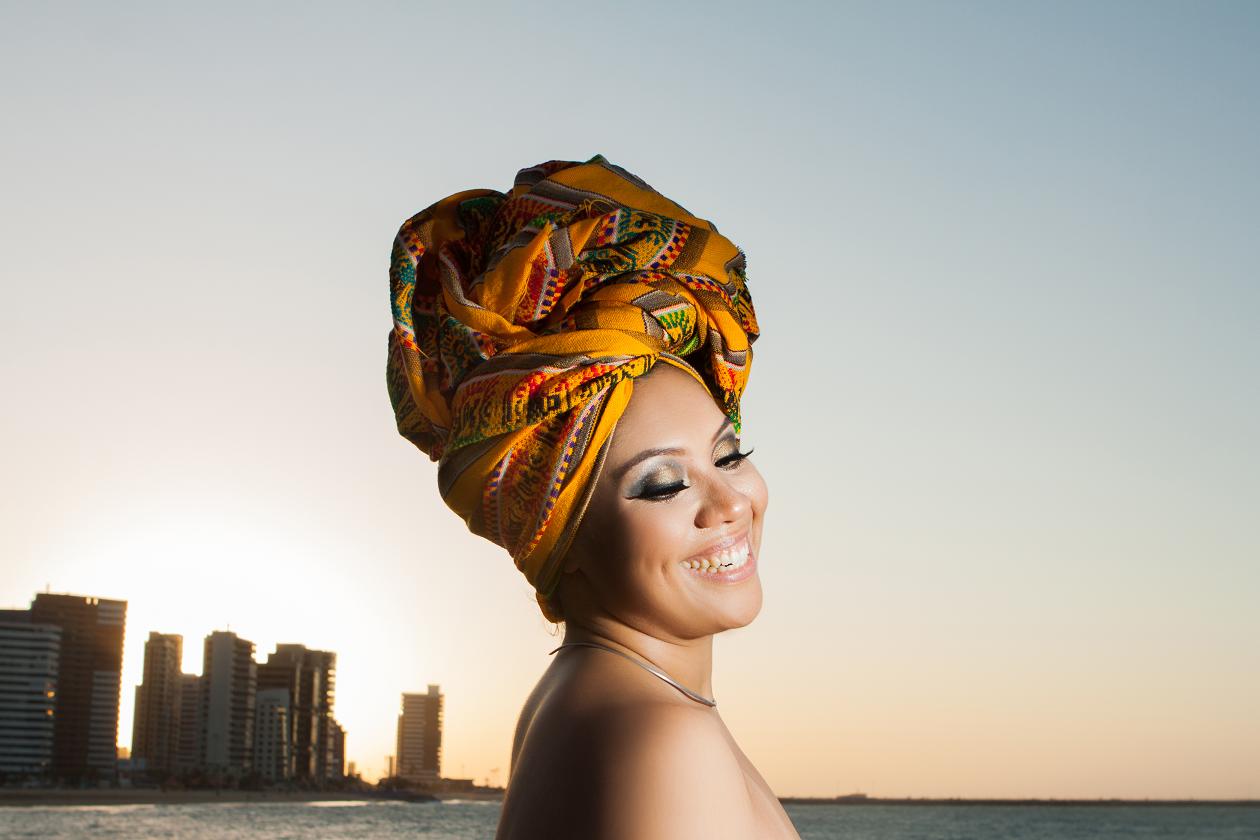 Egressos da Escola Porto Iracema das Artes, cantora Lorena Nunes e multiinstrumentista Claudio Mendes realizam turnê na Espanha