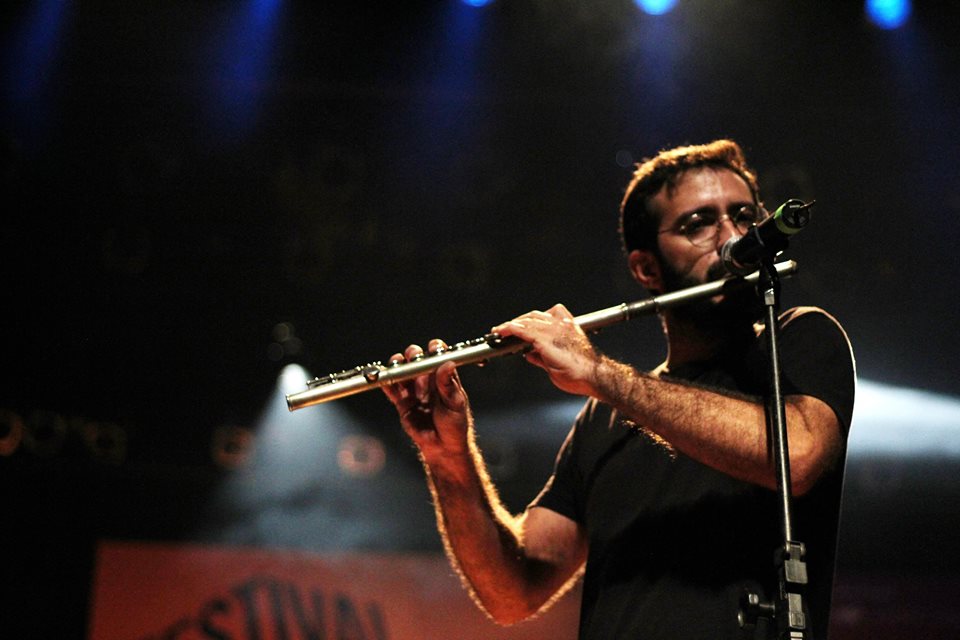 Fernando Lélis apresenta nesta sexta, 23/12, às 12h30, no Teatro Carlos Câmara, show “No Aperreio do Mundo”, com entrada franca