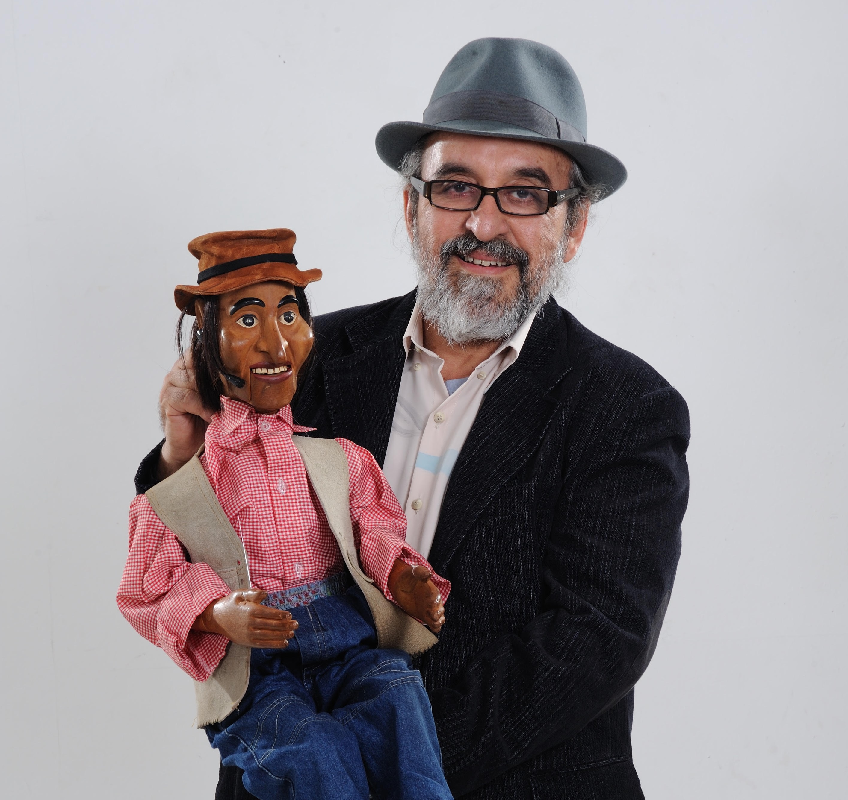 Cineteatro São Luiz recebe apresentação de Augusto Bonequeiro, nesta terça-feira, 24/1, durante o projeto “Humor nos Bairros”