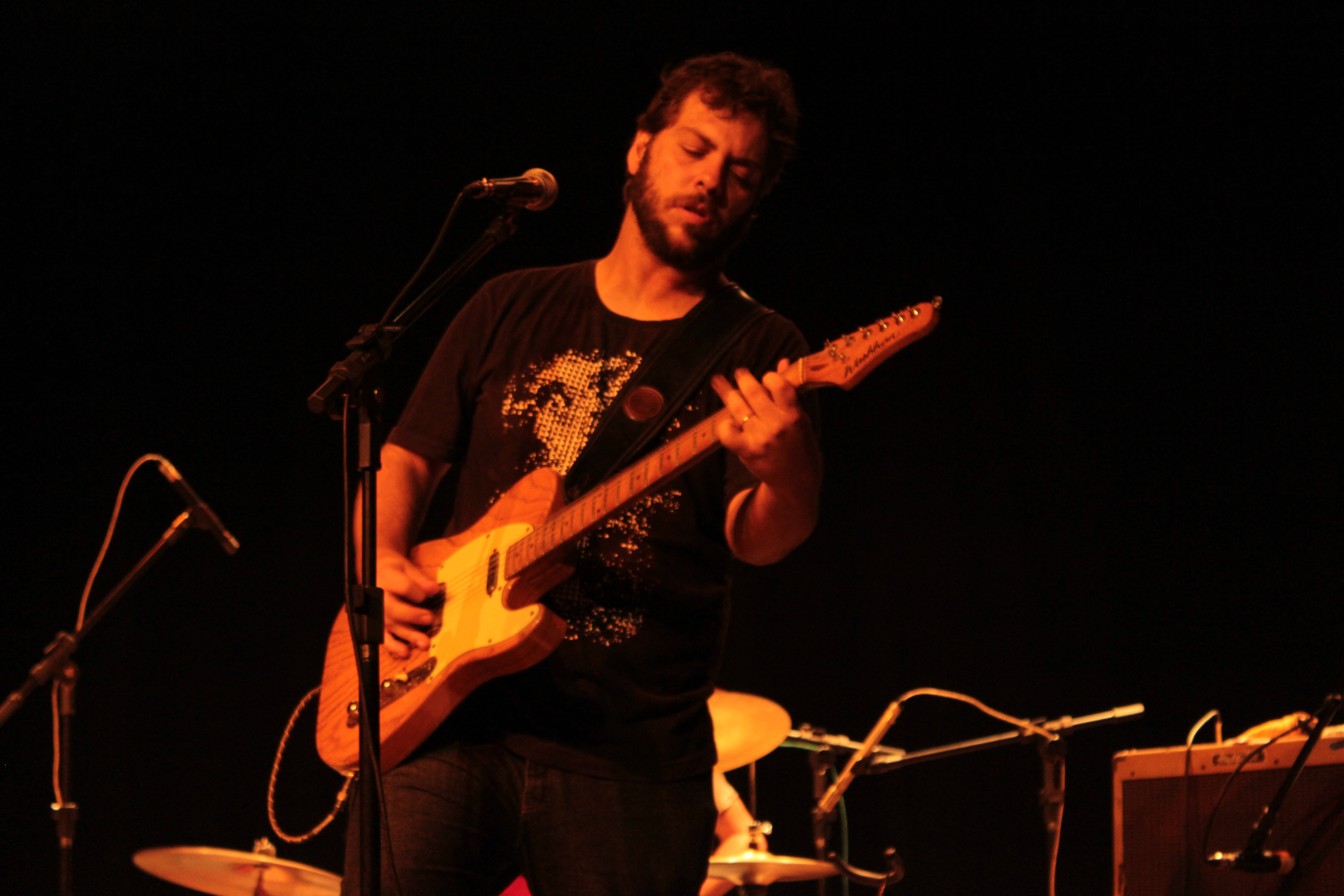 Teatro Carlos Câmara nesta sexta Felipe Cazaux e neste sábado o Coral do IFCE cantando Belchior. Entrada franca