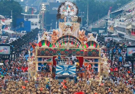 Theatro José de Alencar brilhou na Marques de Sapucaí e ganhou destaque nas redes sociais