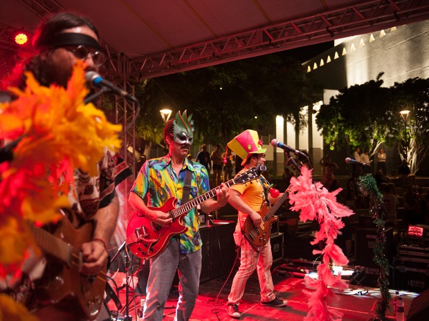I Baile à Fantasia do Zé de Alencar acontece neste sábado, 4/2, no Jardim de Burle Marx, com festa infantil, prêmio de melhor fantasia e show com a Banda Transacionais