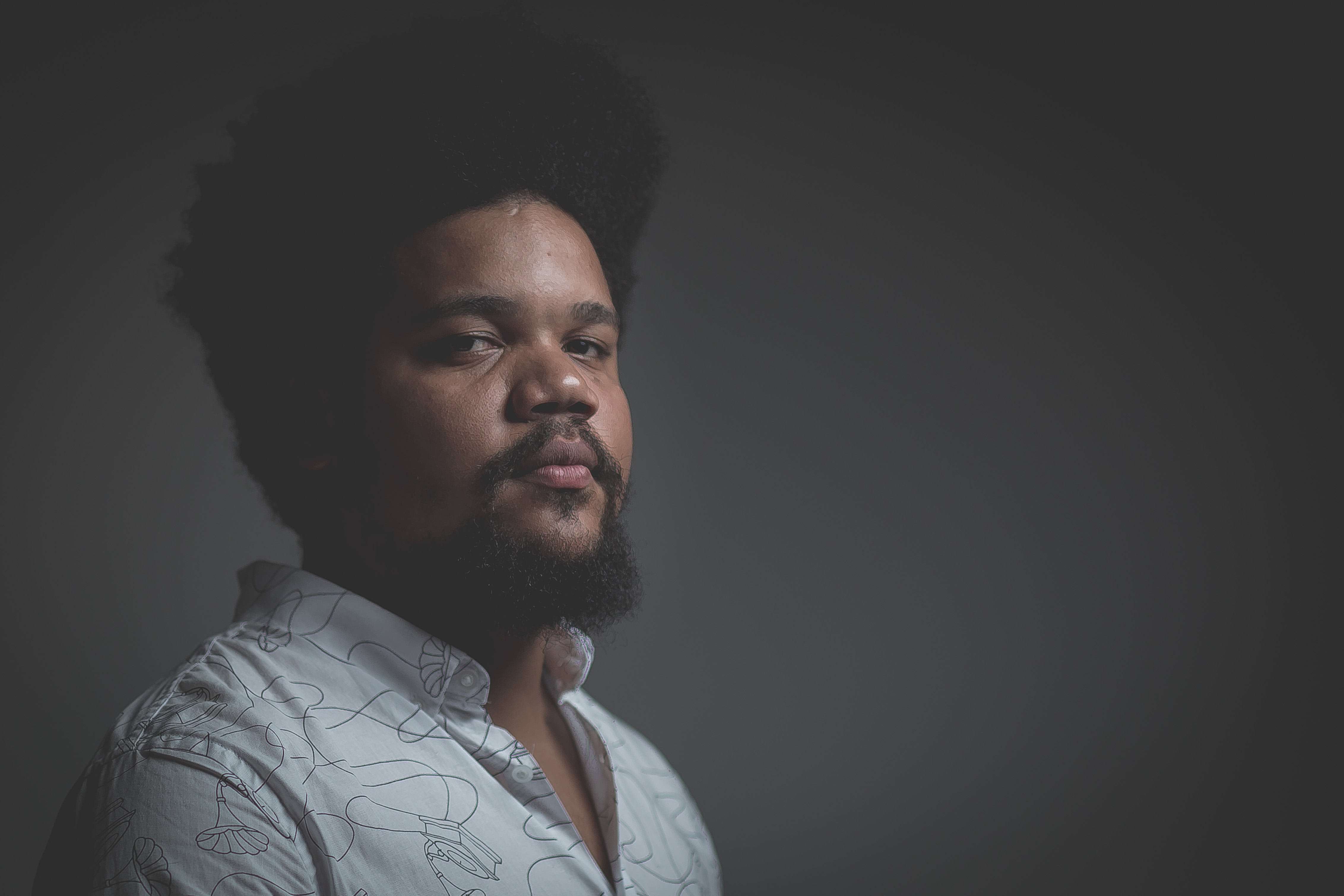 Teatro Carlos Câmara recebe show de lançamento do álbum “Sangue Negro” do Amaro Freitas Trio, nesta sexta, 31/3, às 18h30