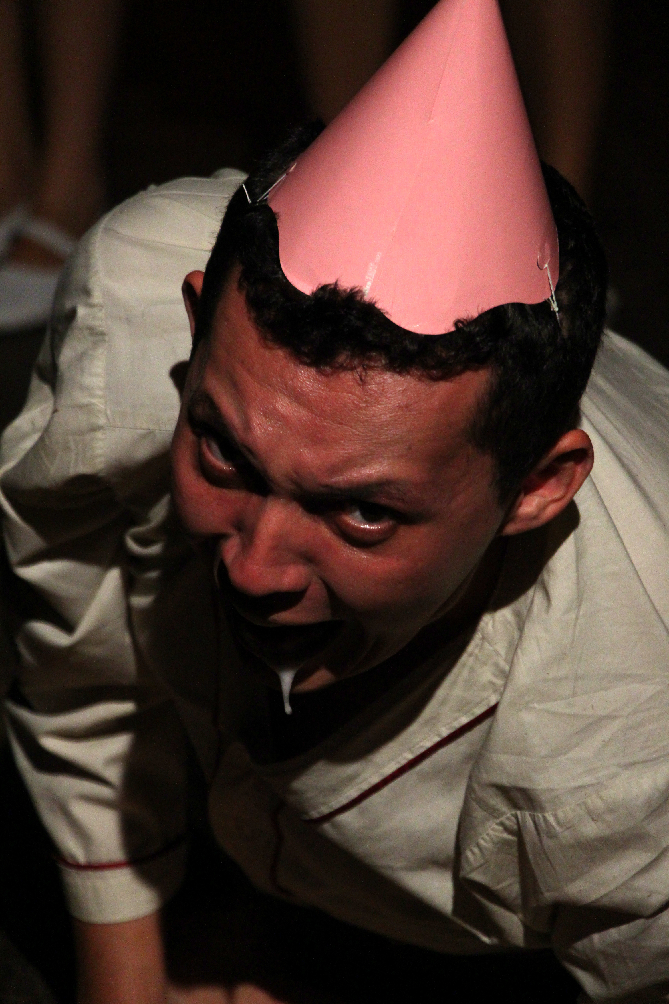 Teatro Carlos Câmara recebe estreia da peça ‘ELEFANTES FAMINTOS’ em temporada todas as quintas-feiras de abril